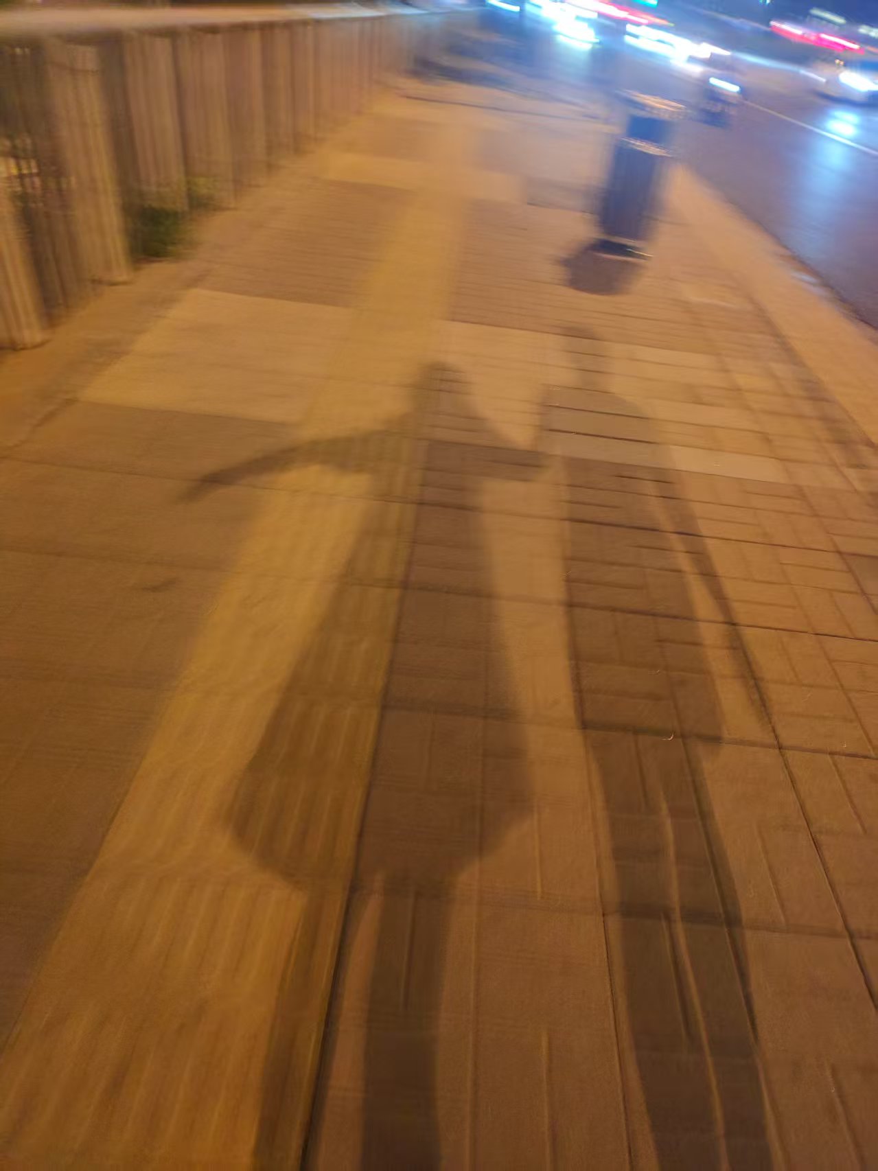 考试前也在散步的两个人hhh